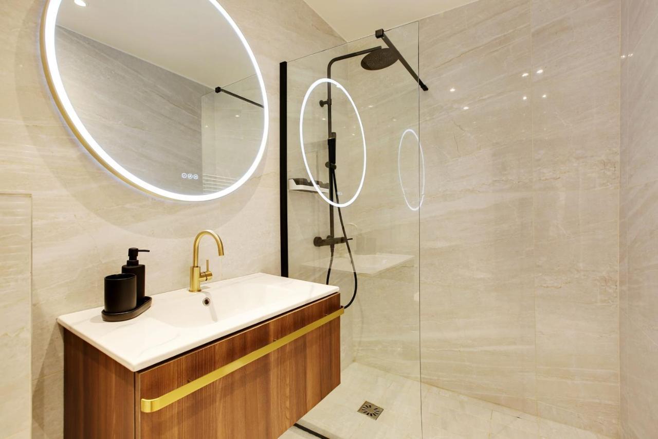 New And Bright Apartment 4 People パリ エクステリア 写真
