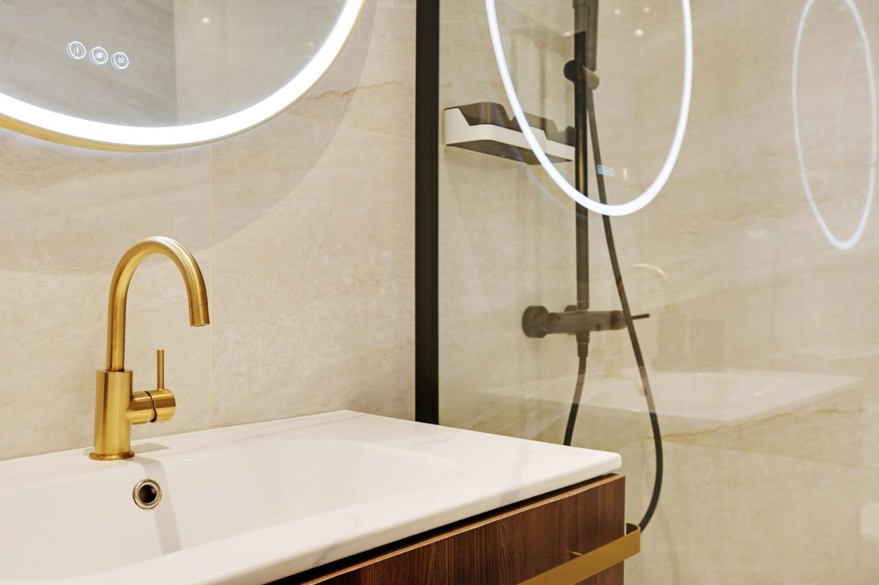 New And Bright Apartment 4 People パリ エクステリア 写真